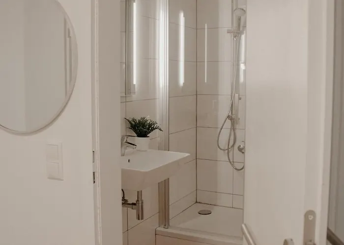 Cozy With A Stream View * ולנדר